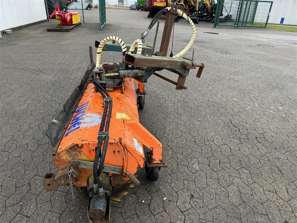 Anbaukehrmaschine des Typs Tuchel Med gaffellomme til truck, Gebrauchtmaschine in Ringe (Bild 3)