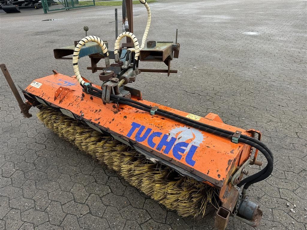 Anbaukehrmaschine des Typs Tuchel Med gaffellomme til truck, Gebrauchtmaschine in Ringe (Bild 1)