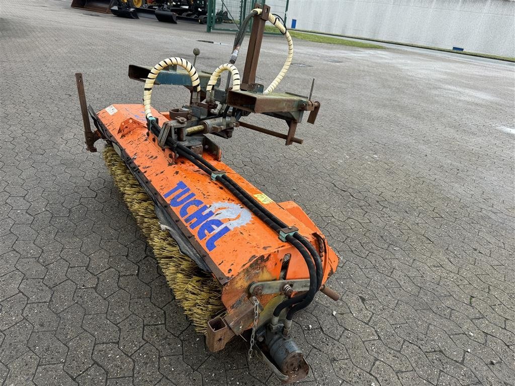 Anbaukehrmaschine des Typs Tuchel Med gaffellomme til truck, Gebrauchtmaschine in Ringe (Bild 2)