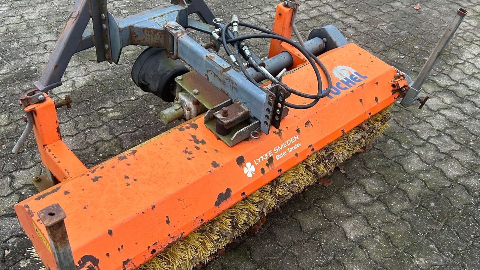 Anbaukehrmaschine van het type Tuchel ZKM135, Gebrauchtmaschine in Suldrup (Foto 1)