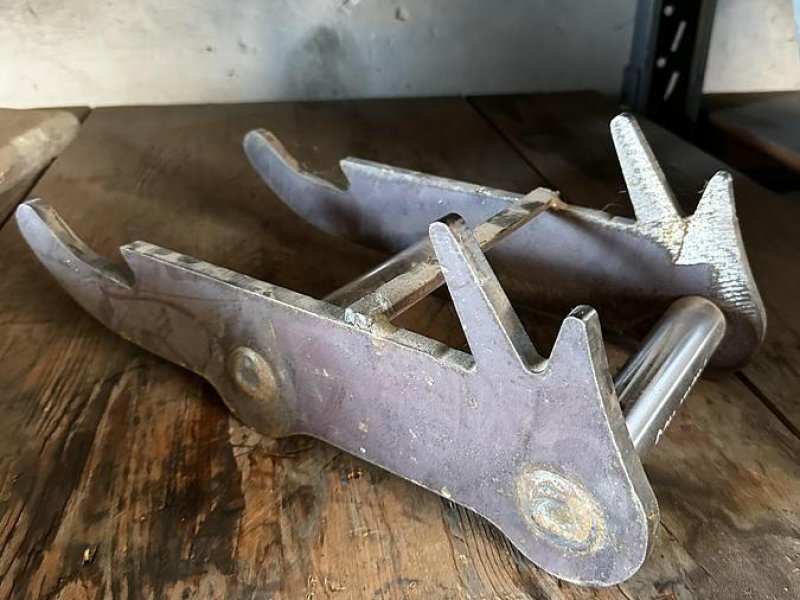 Anbauplatten des Typs Big Dutchman Anbauplatte mit Martin M3 Aufnahme, Gebrauchtmaschine in Göpfritz an der Wild (Bild 1)