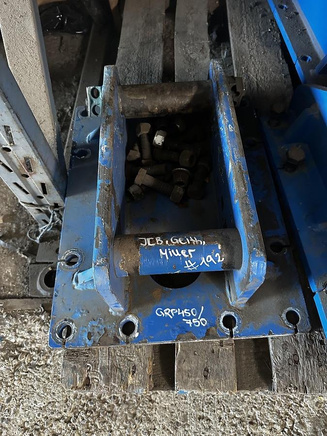 Anbauplatten Türe ait Big Dutchman Anschraubplatte mit JCB / Miller / Geith Aufnahme, Neumaschine içinde Göpfritz an der Wild (resim 1)