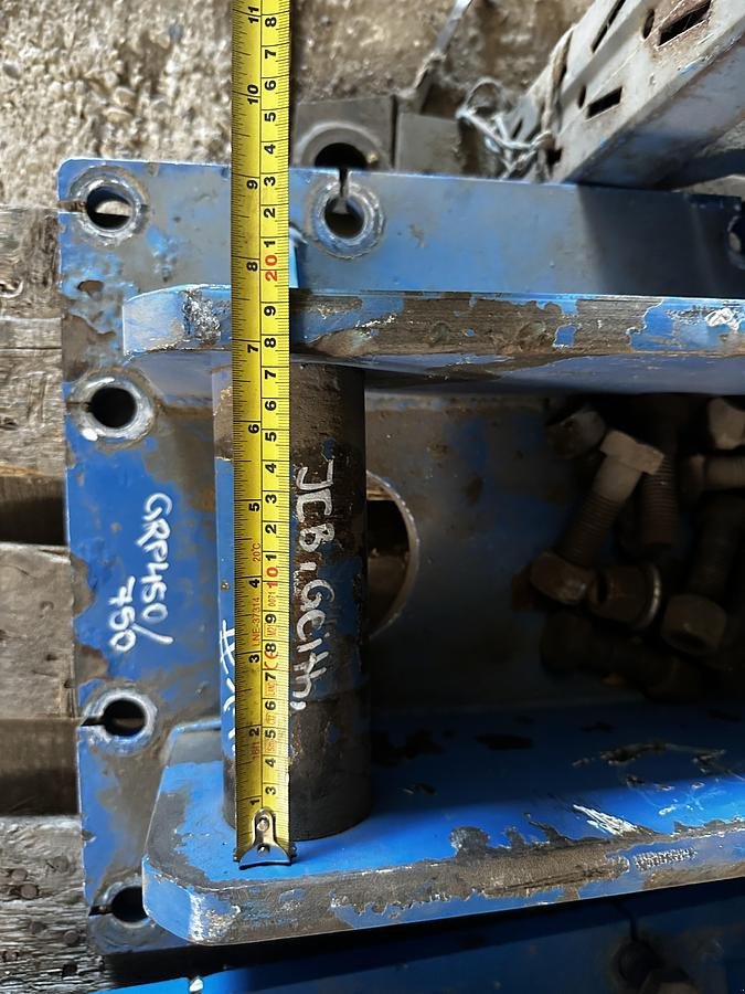 Anbauplatten Türe ait Big Dutchman Anschraubplatte mit JCB / Miller / Geith Aufnahme, Neumaschine içinde Göpfritz an der Wild (resim 3)