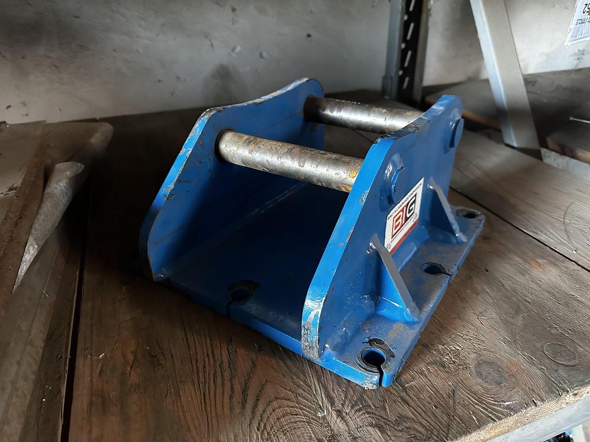 Anbauplatten Türe ait Big Dutchman Anschraubplatte mit Martin M3 Aufnahme, Neumaschine içinde Göpfritz an der Wild (resim 2)