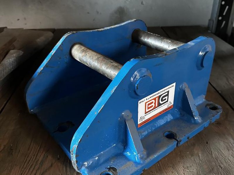 Anbauplatten des Typs Big Dutchman Anschraubplatte mit Martin M3 Aufnahme, Neumaschine in Göpfritz an der Wild (Bild 1)