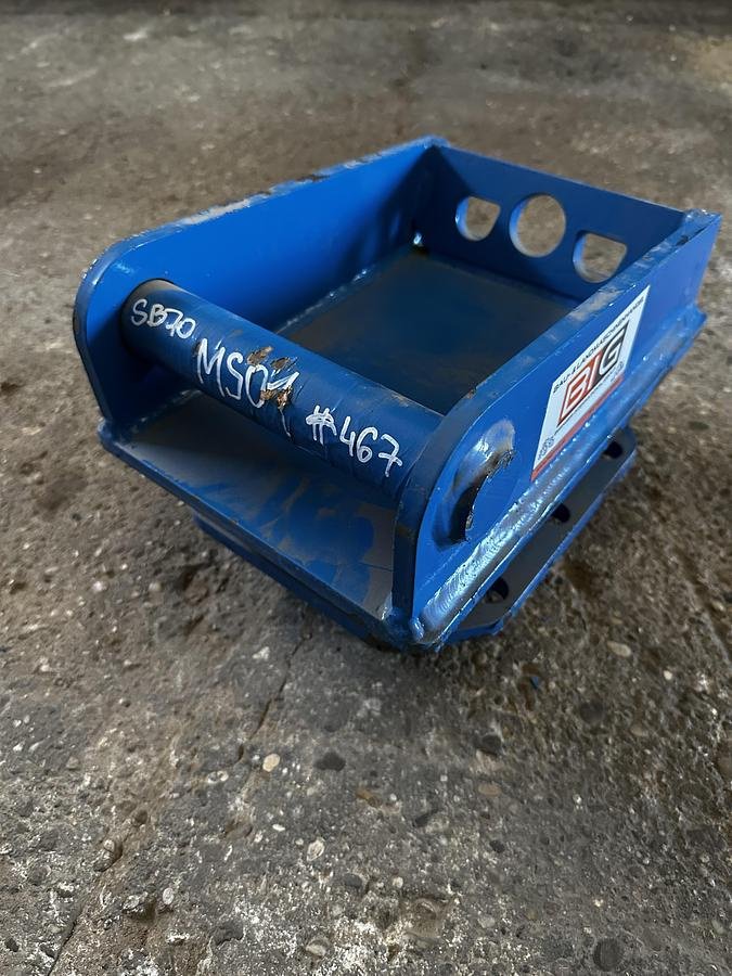 Anbauplatten des Typs Big Dutchman Anschraubplatte mit MS01 Aufnahme, Neumaschine in Göpfritz an der Wild (Bild 1)