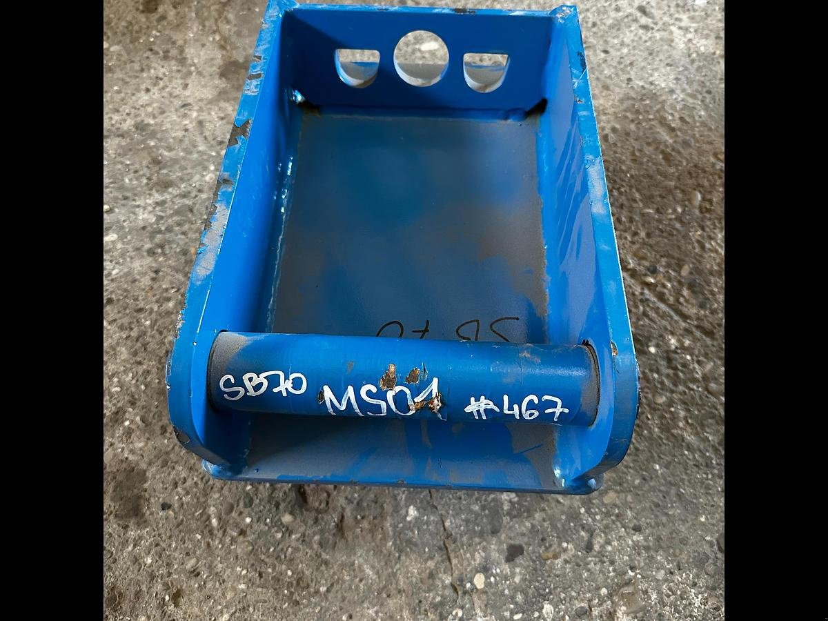 Anbauplatten des Typs Big Dutchman Anschraubplatte mit MS01 Aufnahme, Neumaschine in Göpfritz an der Wild (Bild 2)