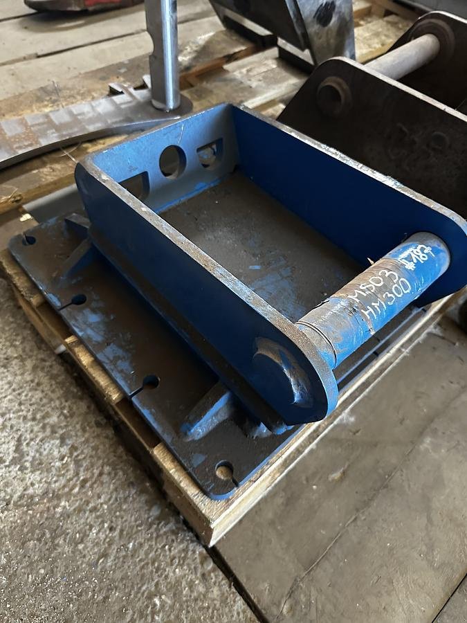 Anbauplatten des Typs Big Dutchman Anschraubplatte mit MS03 Aufnahme, Neumaschine in Göpfritz an der Wild (Bild 2)