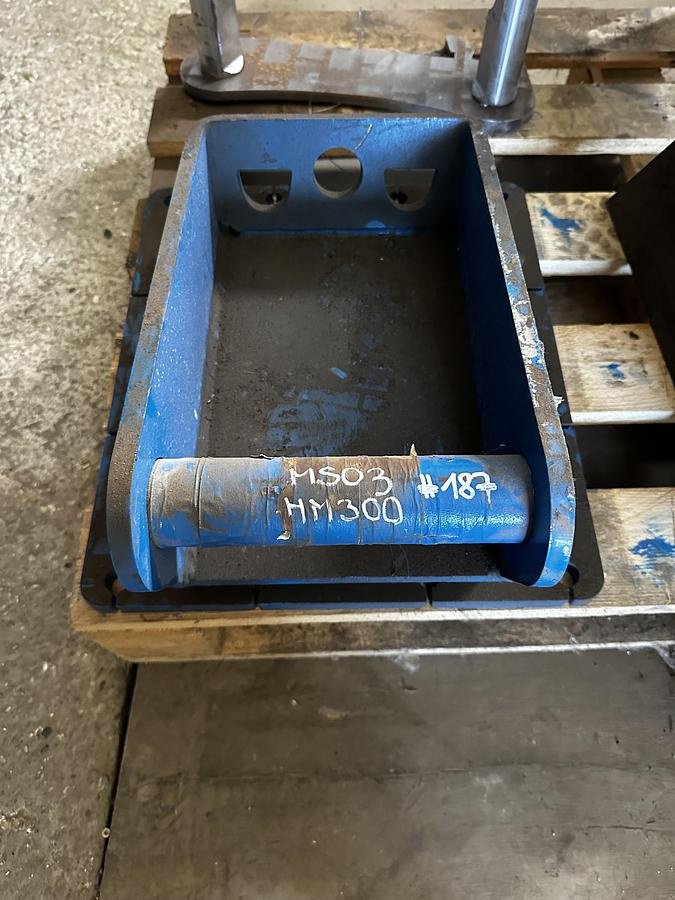 Anbauplatten des Typs Big Dutchman Anschraubplatte mit MS03 Aufnahme, Neumaschine in Göpfritz an der Wild (Bild 1)