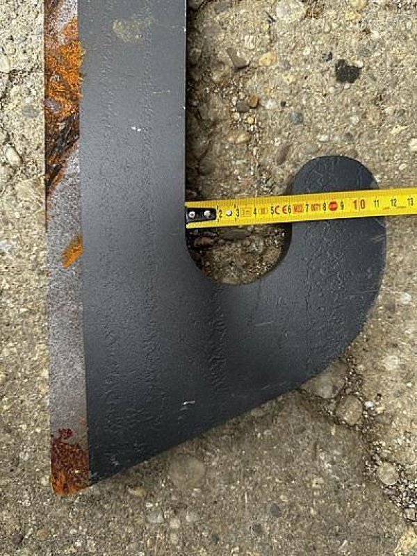 Anbauplatten des Typs Big Dutchman Anschweißhaken passend zu CAT TH407, Neumaschine in Göpfritz an der Wild (Bild 4)