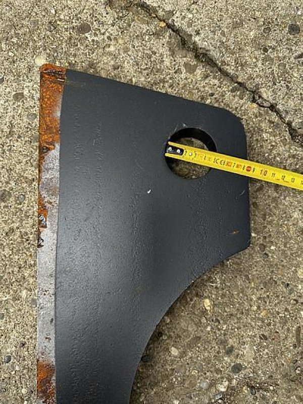 Anbauplatten des Typs Big Dutchman Anschweißhaken passend zu CAT TH407, Neumaschine in Göpfritz an der Wild (Bild 3)