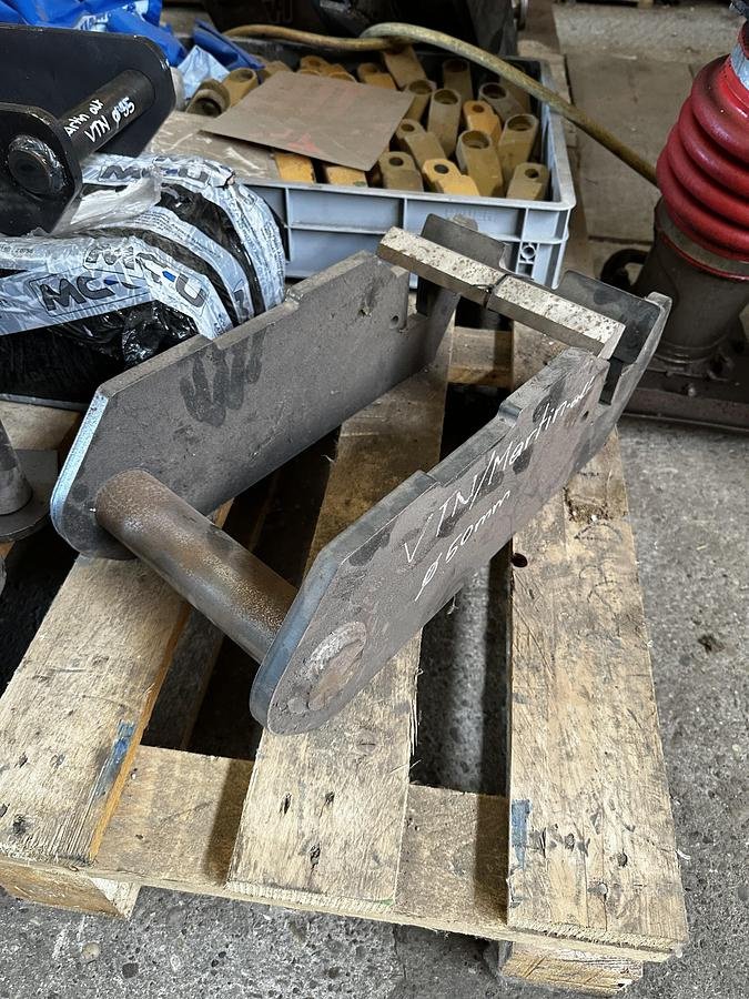 Anbauplatten des Typs Big Dutchman Anschweißteil mit VTN / Martin alt Aufnahme, Neumaschine in Göpfritz an der Wild (Bild 1)