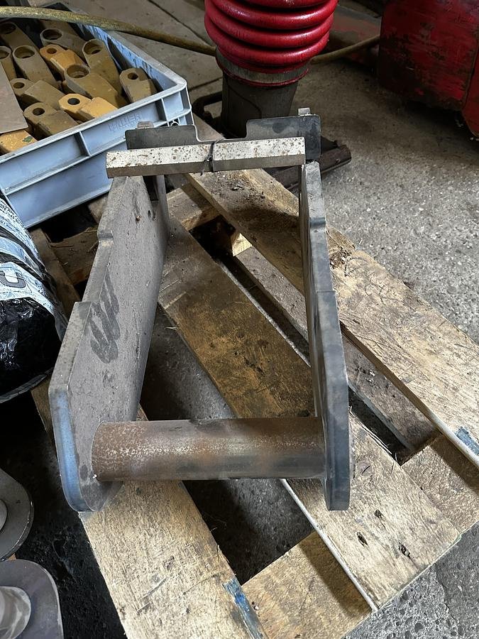 Anbauplatten des Typs Big Dutchman Anschweißteil mit VTN / Martin alt Aufnahme, Neumaschine in Göpfritz an der Wild (Bild 2)