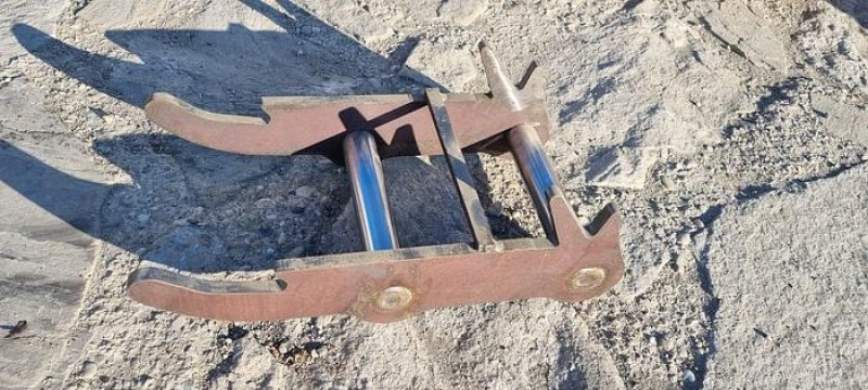 Anbauplatten des Typs Geel M3, Neumaschine in Göpfritz an der Wild (Bild 1)