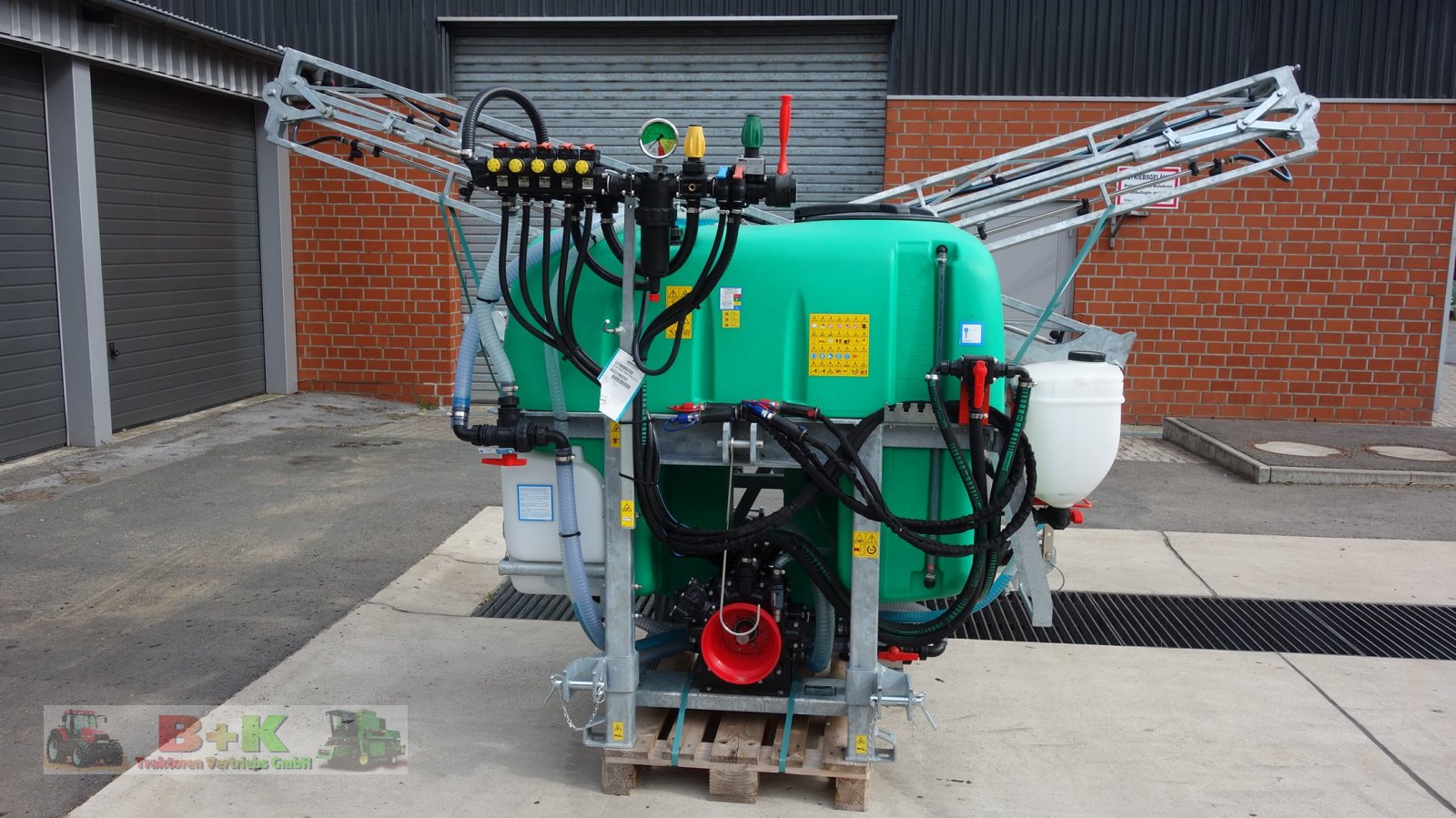 Anbauspritze of the type Gaspardo Sauro 800/15, Neumaschine in Kettenkamp (Picture 1)