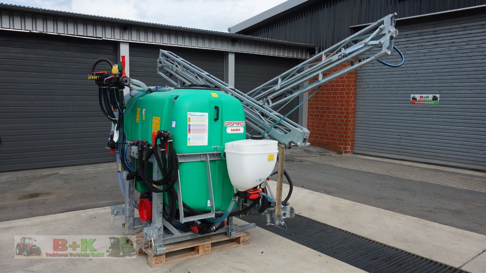 Anbauspritze of the type Gaspardo Sauro 800/15, Neumaschine in Kettenkamp (Picture 4)