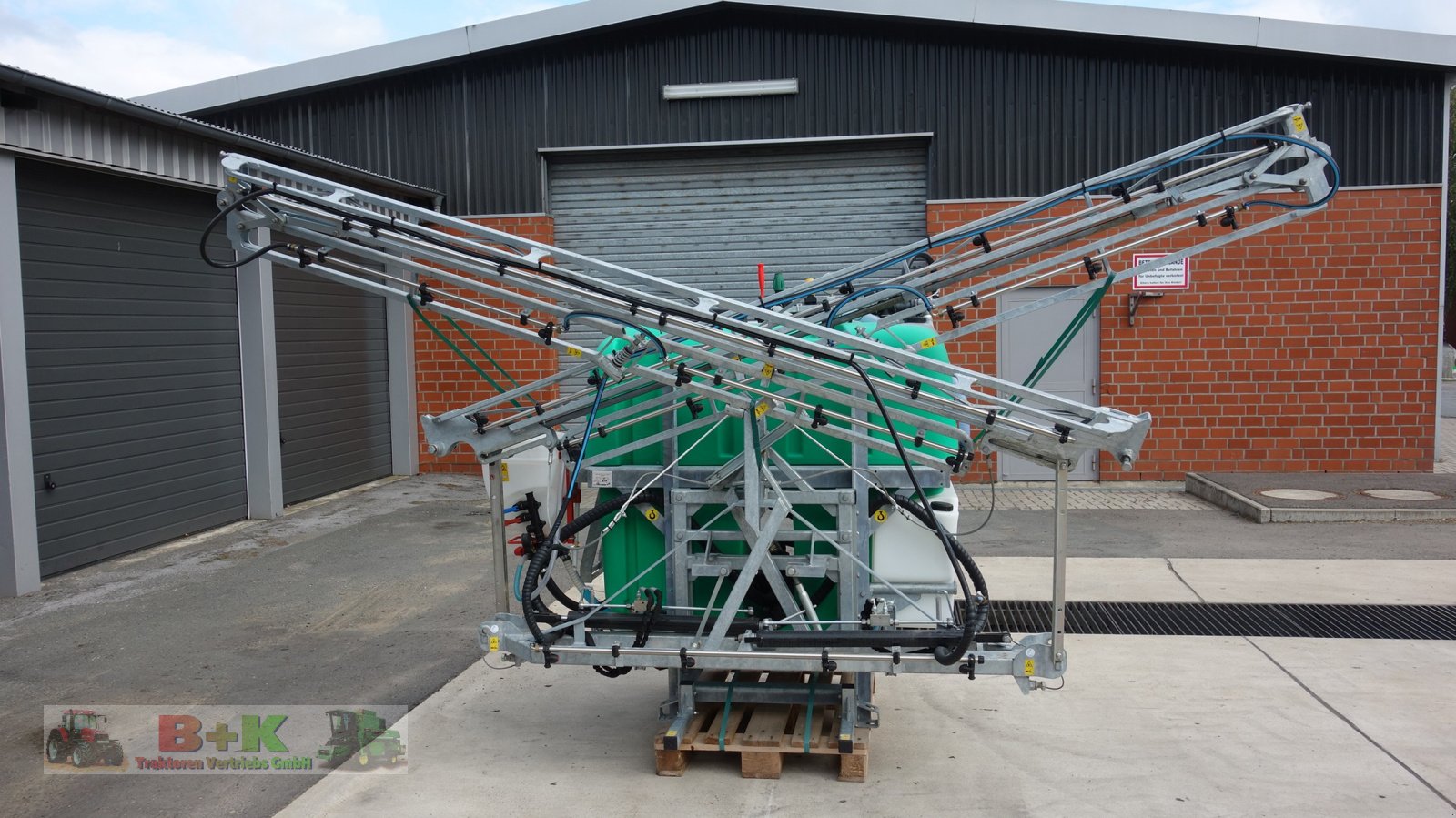 Anbauspritze of the type Gaspardo Sauro 800/15, Neumaschine in Kettenkamp (Picture 9)