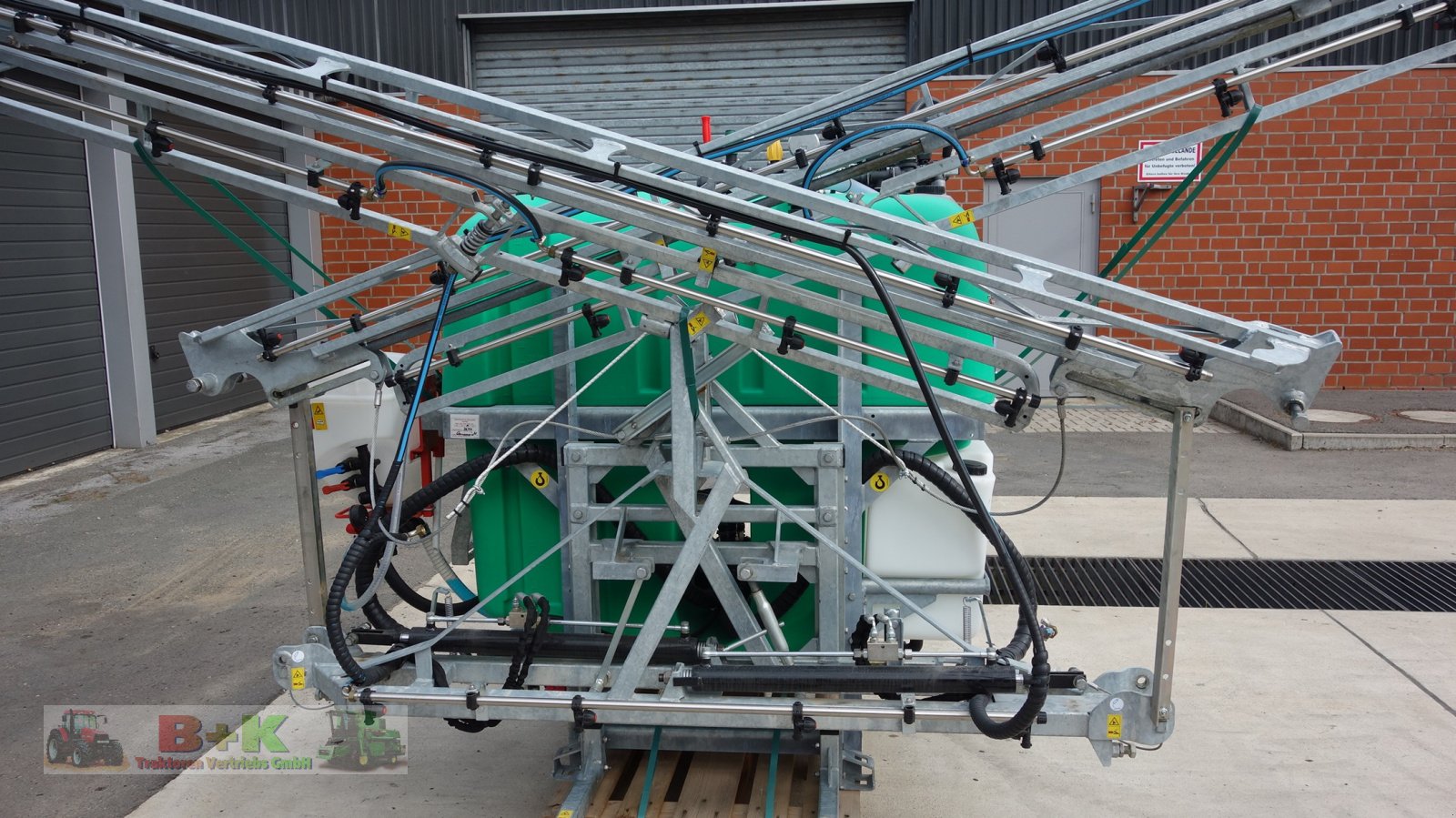 Anbauspritze of the type Gaspardo Sauro 800/15, Neumaschine in Kettenkamp (Picture 10)