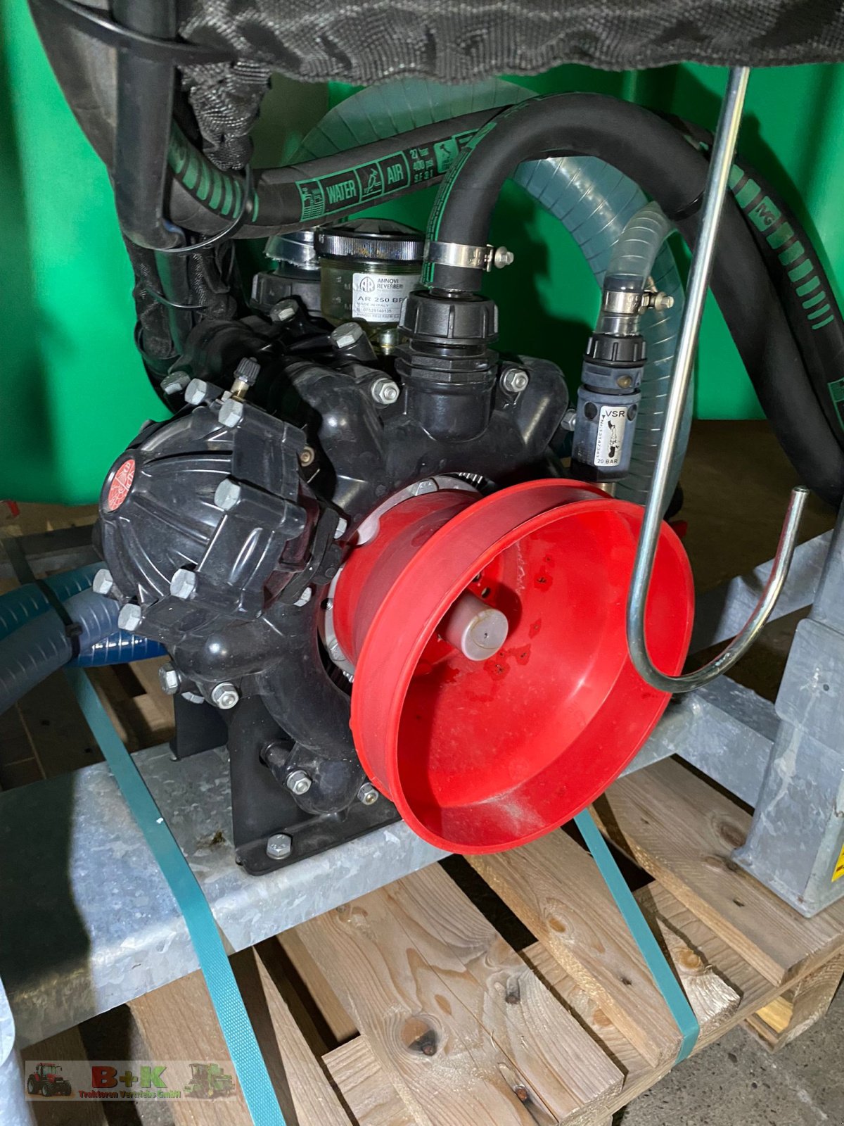 Anbauspritze of the type Gaspardo Sauro 800/15, Neumaschine in Kettenkamp (Picture 12)