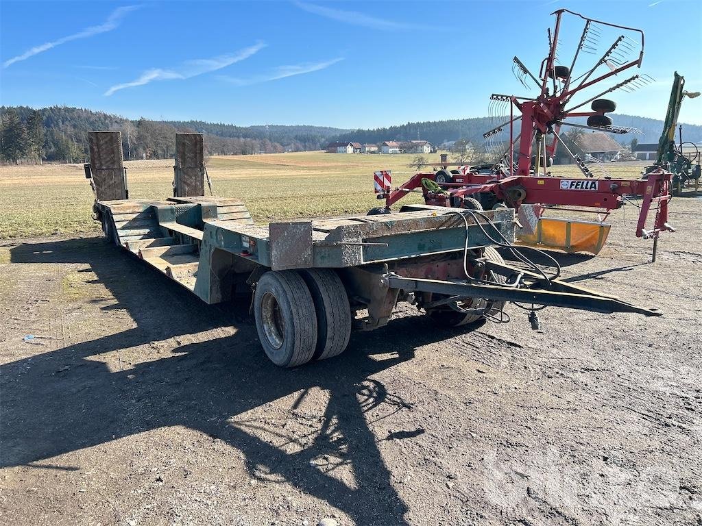 Anhänger des Typs Fliegl Tieflader, Gebrauchtmaschine in Düsseldorf (Bild 2)
