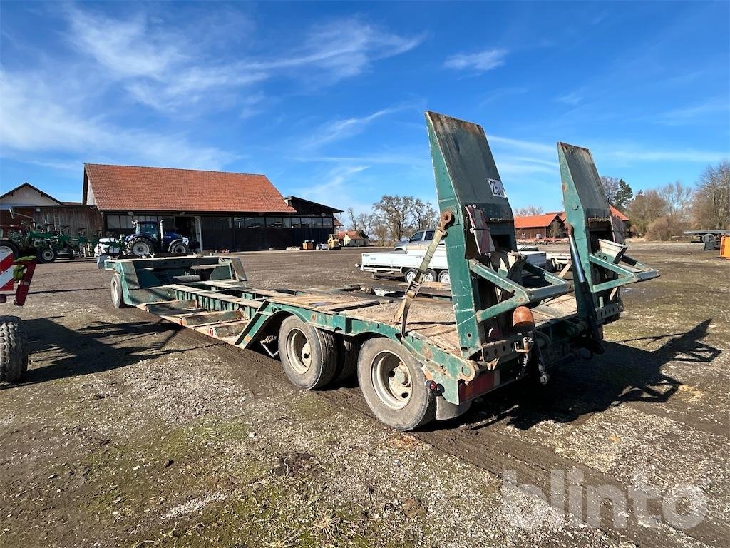 Anhänger des Typs Fliegl Tieflader, Gebrauchtmaschine in Düsseldorf (Bild 4)