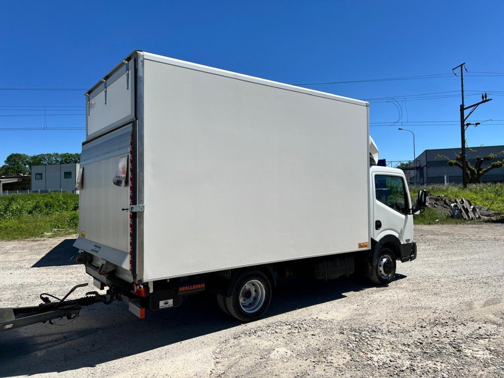 Anhänger des Typs Nissan Zugfahrzeug Nissan N400, Gebrauchtmaschine in Avenches (Bild 4)