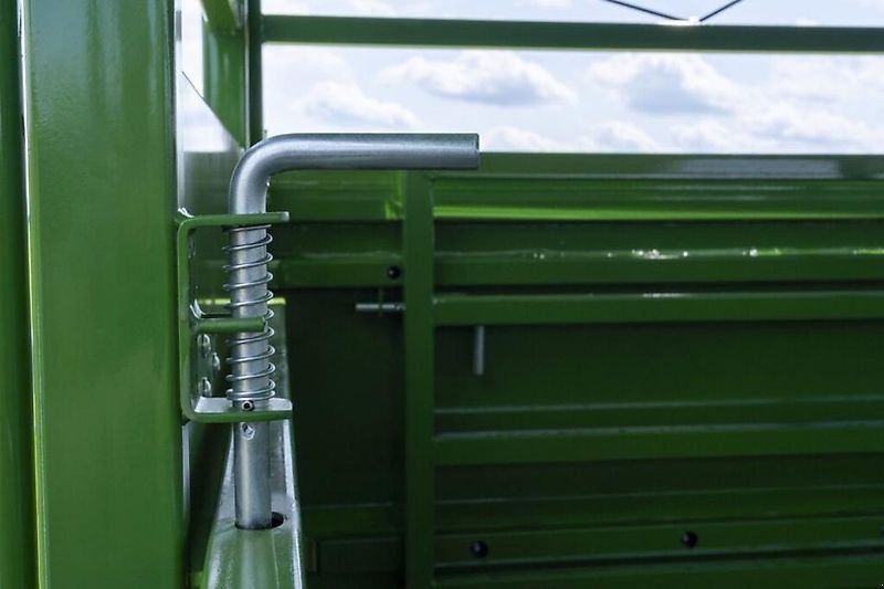 Anhänger des Typs PRONAR T046H, Viehtransportwagen, hydraulisch absenkbar, Preis inkl. MwSt., Gebrauchtmaschine in Lippetal (Bild 9)