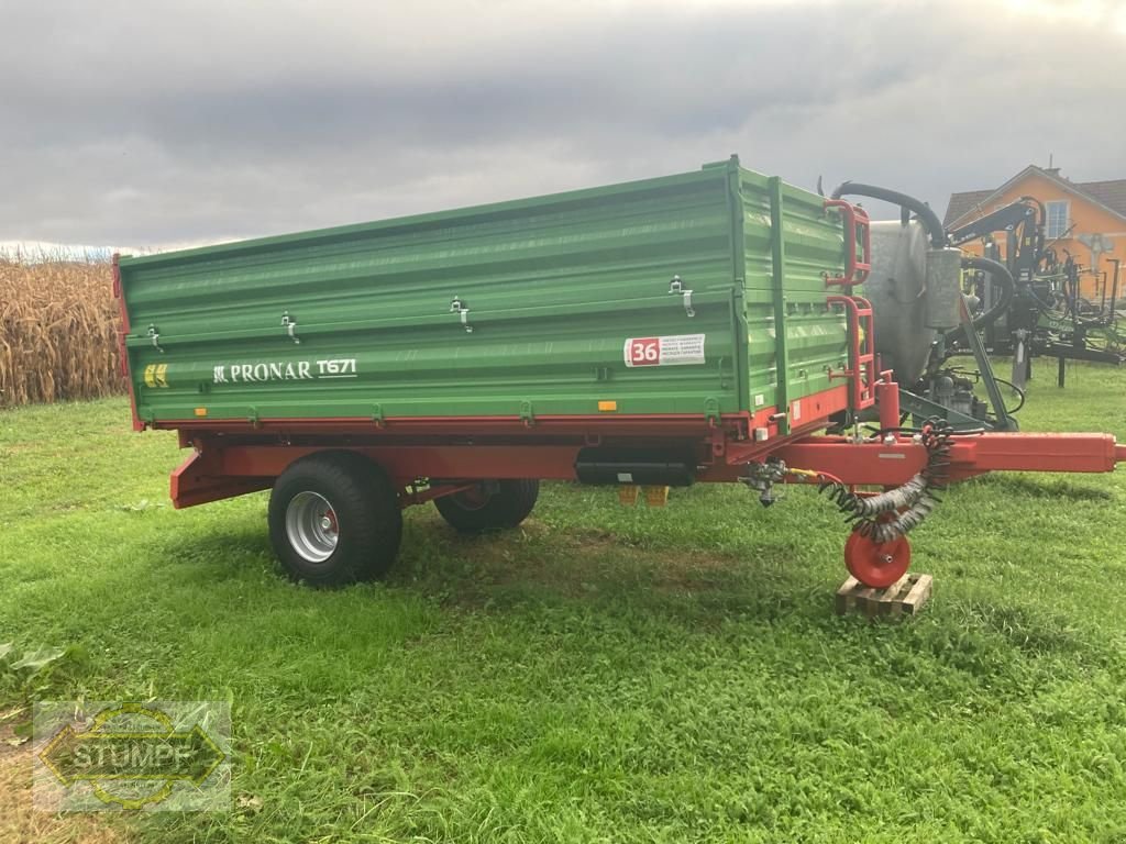 Anhänger des Typs PRONAR T671, Neumaschine in Grafenstein (Bild 2)