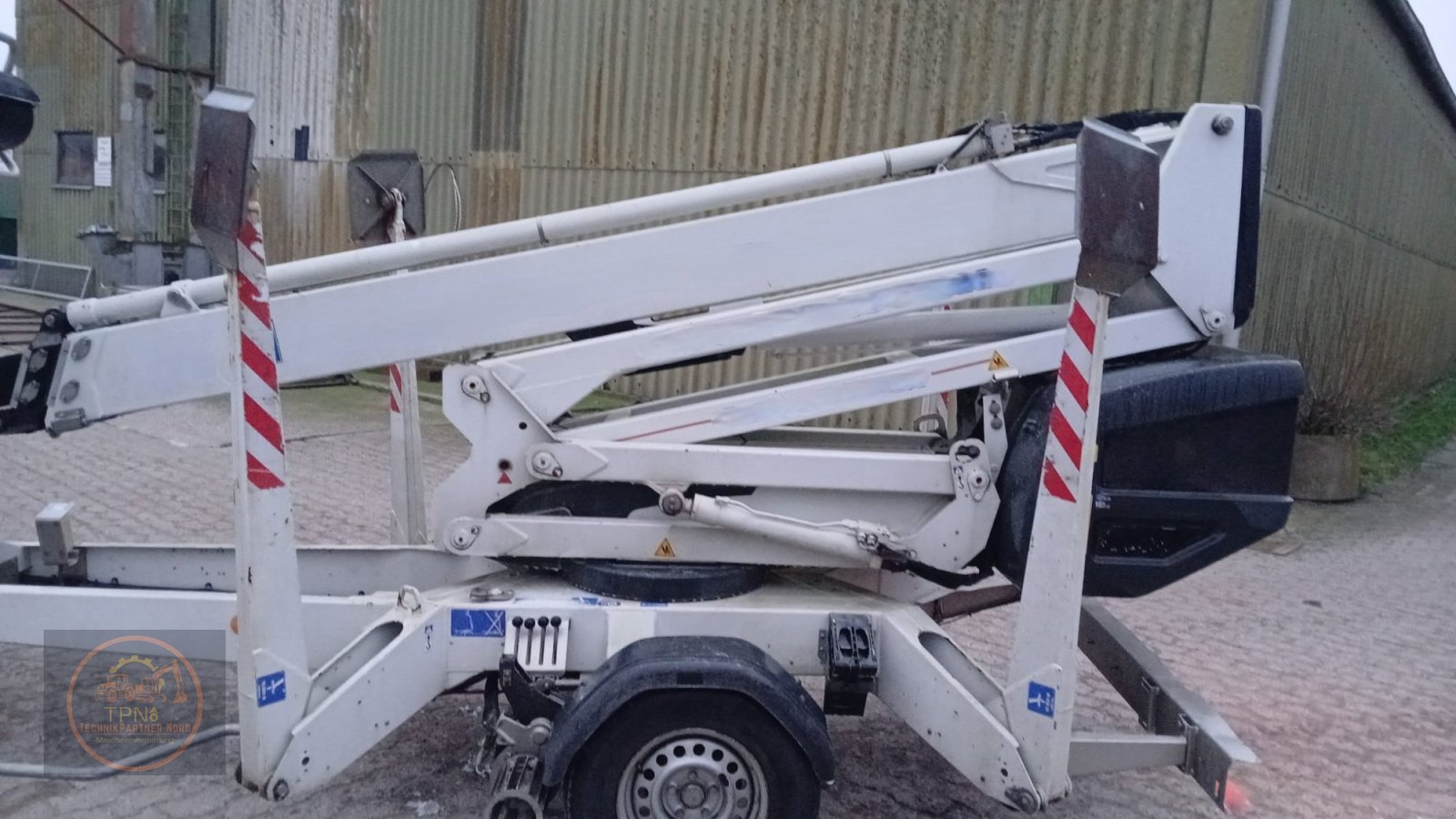 Anhängerarbeitsbühne Türe ait Dinolift 160XT, Gebrauchtmaschine içinde Breklum (resim 2)