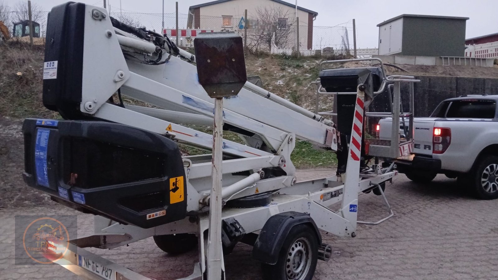 Anhängerarbeitsbühne Türe ait Dinolift 160XT, Gebrauchtmaschine içinde Breklum (resim 3)