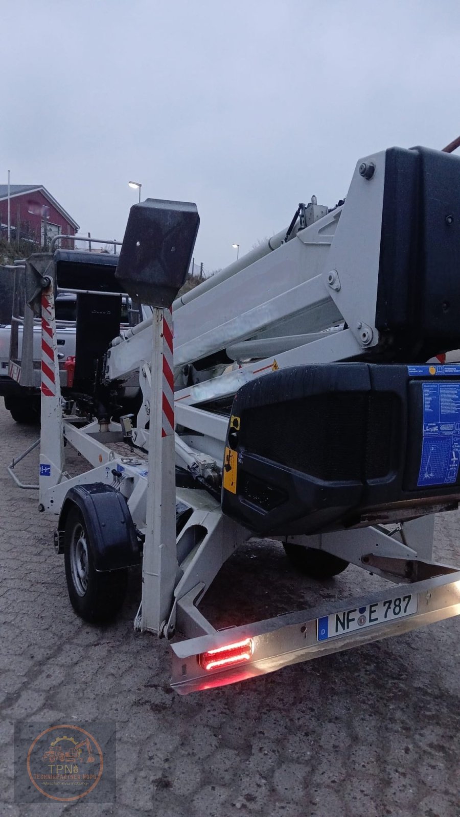 Anhängerarbeitsbühne Türe ait Dinolift 160XT, Gebrauchtmaschine içinde Breklum (resim 4)