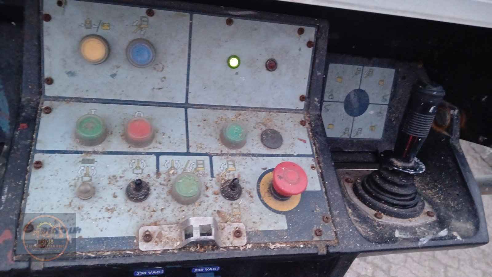 Anhängerarbeitsbühne Türe ait Dinolift 160XT, Gebrauchtmaschine içinde Breklum (resim 6)