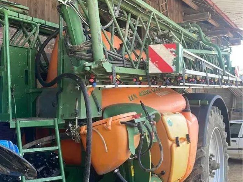 Anhängespritze vrste Amazone ux 4200 super premium, Gebrauchtmaschine v CHAUVONCOURT (Slika 1)