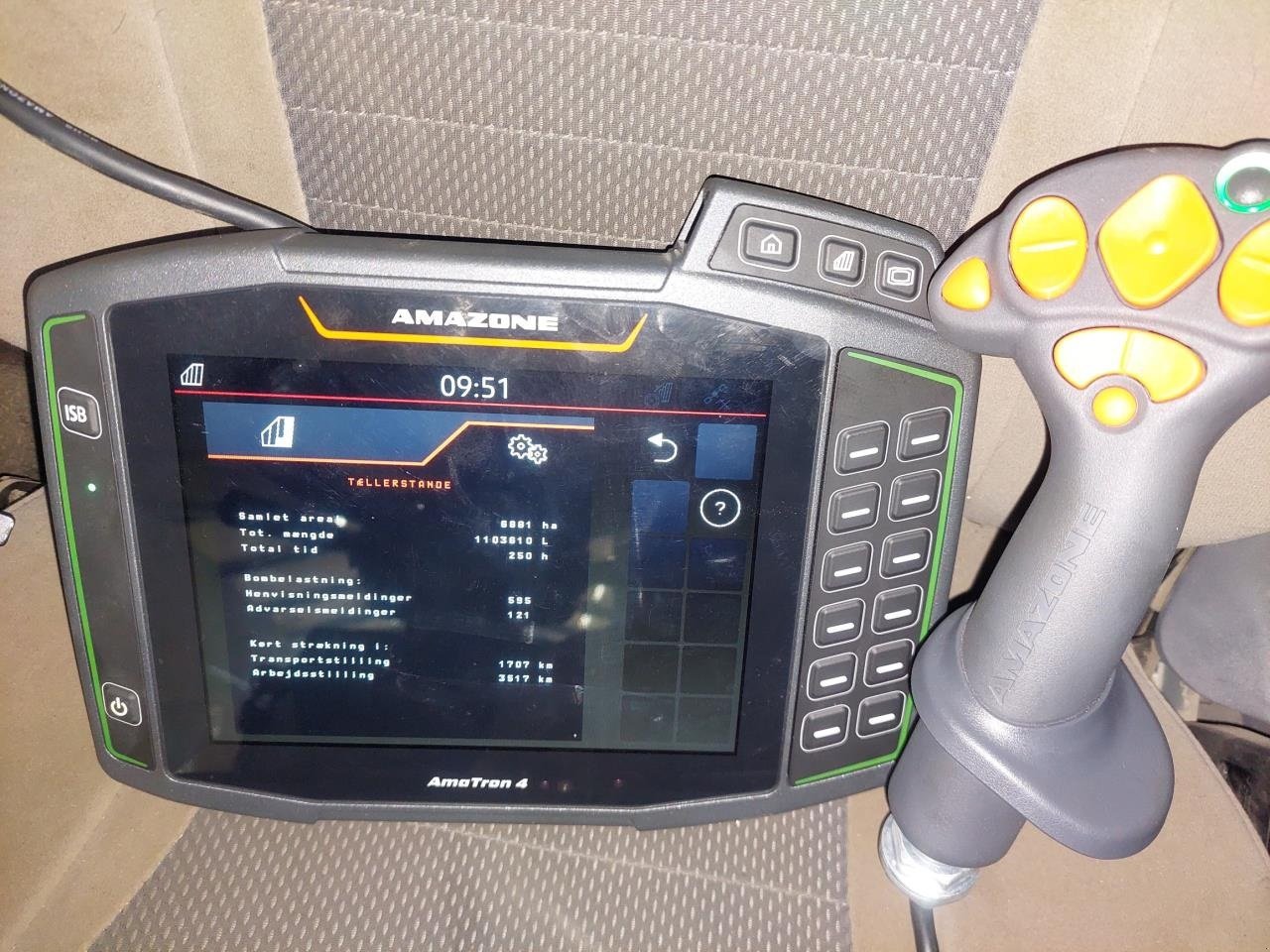 Anhängespritze of the type Amazone UX 8601 -30m- 25cm dyseafstand, Gebrauchtmaschine in Hammel (Picture 15)