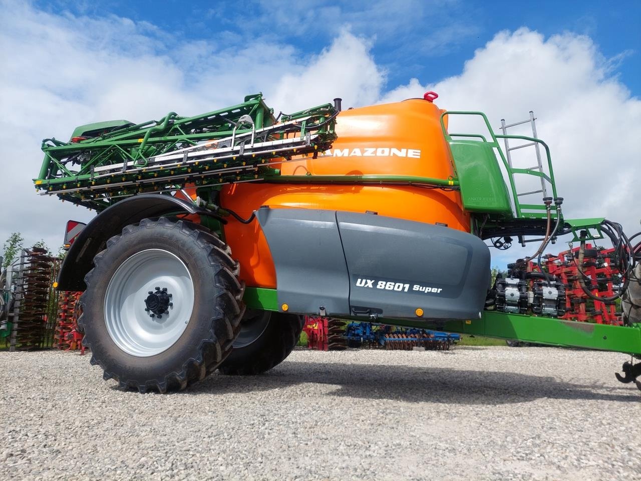 Anhängespritze of the type Amazone UX 8601 -30m- 25cm dyseafstand, Gebrauchtmaschine in Hammel (Picture 1)