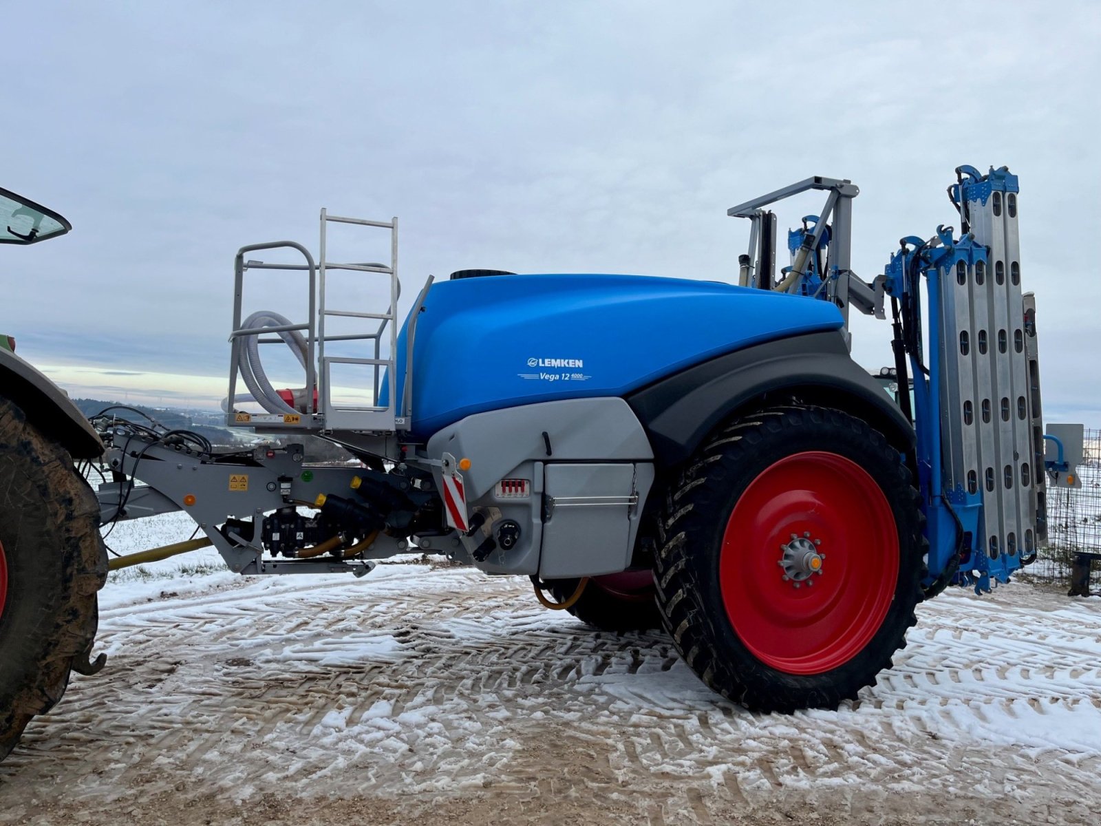 Anhängespritze от тип Lemken Vega 12 4000 28m ***sehr gepflegt***, Gebrauchtmaschine в Pfraunfeld (Снимка 1)