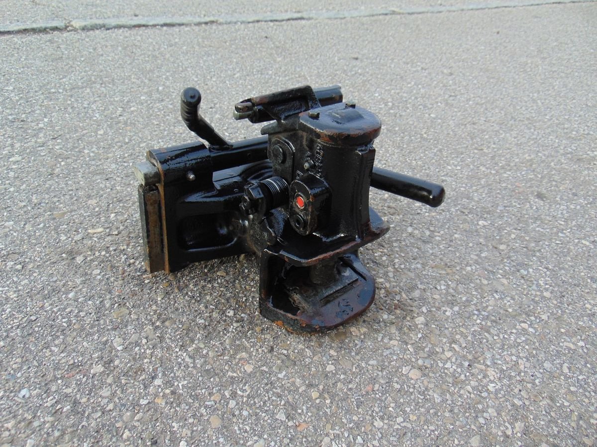 Anhängevorrichtung типа Steyr Anhängekupplung automatisch, 320mm, Gebrauchtmaschine в Neukirchen am Walde  (Фотография 1)