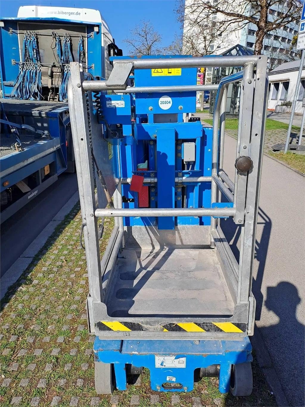 Arbeitsbühne Türe ait Genie GR 12, Gebrauchtmaschine içinde Schierling (resim 3)