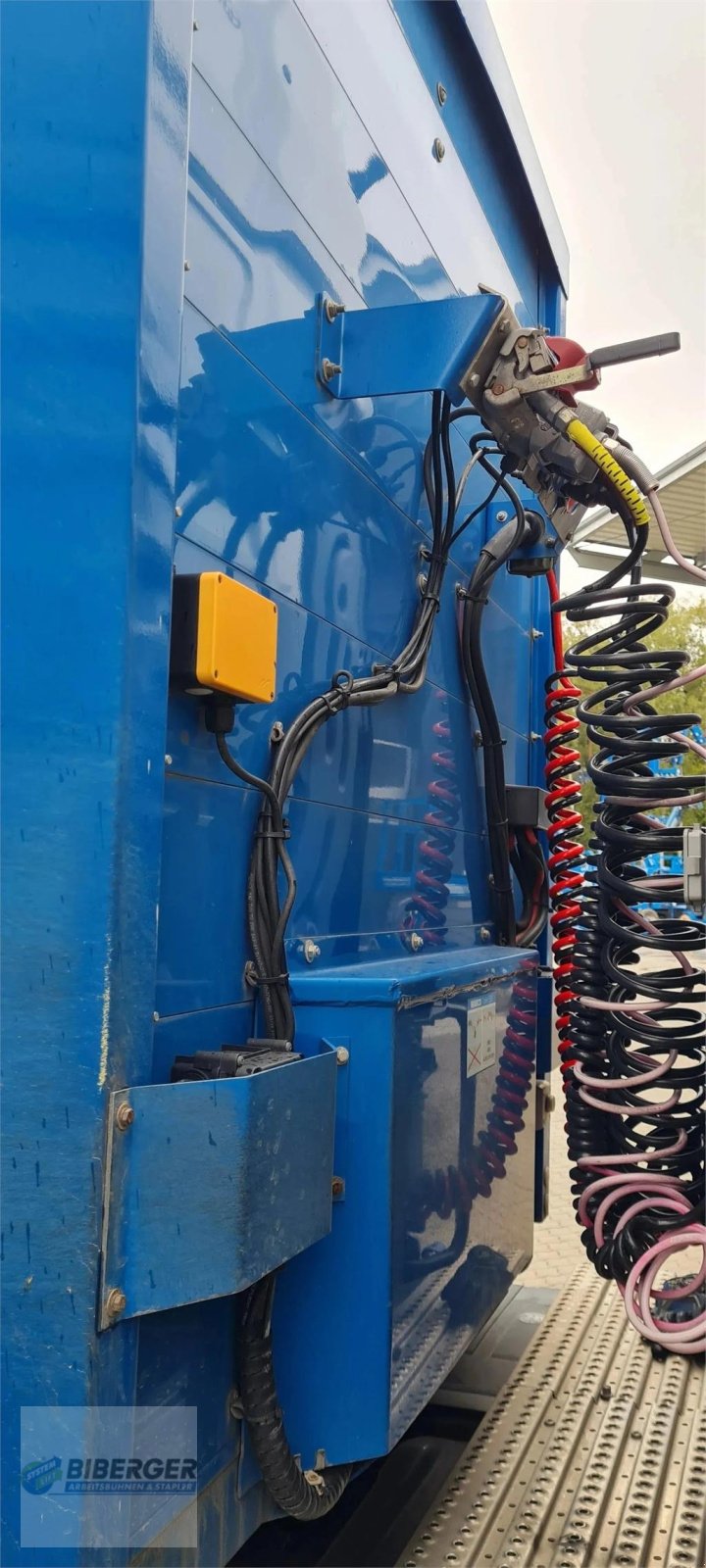 Arbeitsbühne типа Meusburger 3-Achs Sattel Heckabsenker, Gebrauchtmaschine в Schierling (Фотография 10)