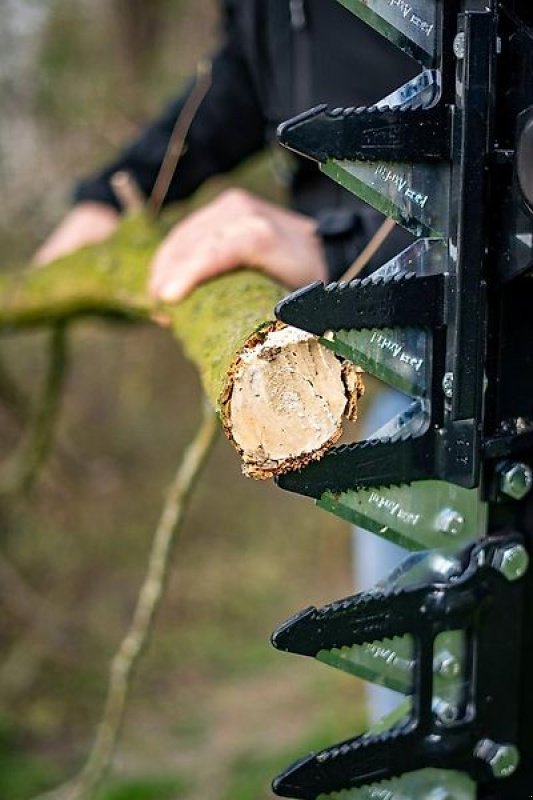 Astschere des Typs Sonstige Hydraulische Heckenschere Euro-Aufnahme Astschere Baumsäge Lader, Gebrauchtmaschine in Schmallenberg (Bild 8)