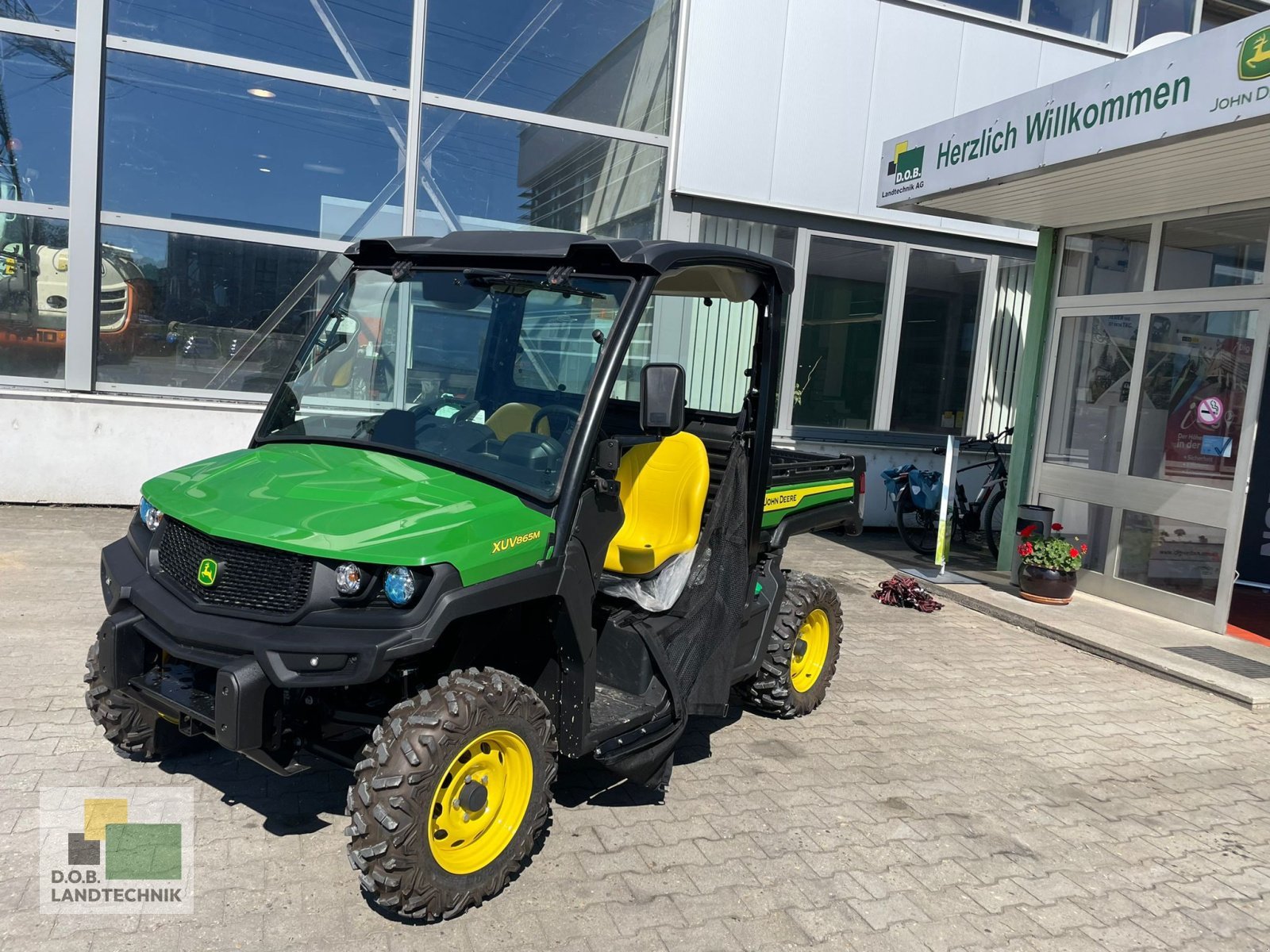 ATV & Quad des Typs John Deere Gator XUV 865M, Neumaschine in Regensburg (Bild 1)