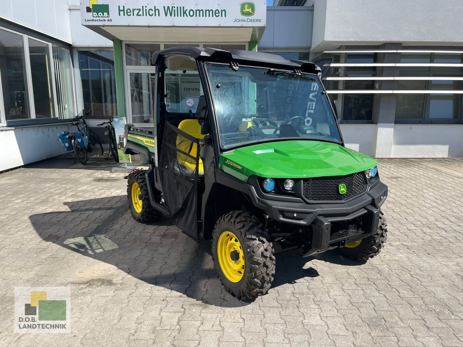 ATV & Quad des Typs John Deere Gator XUV 865M, Neumaschine in Regensburg (Bild 3)