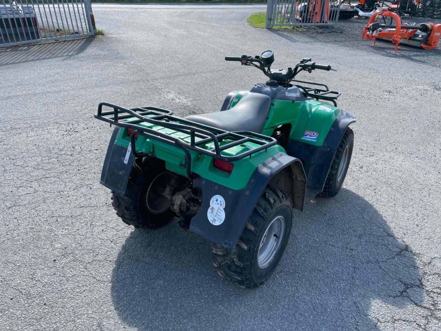 ATV & Quad des Typs Kawasaki KLF 300, Gebrauchtmaschine in LA SOUTERRAINE (Bild 3)