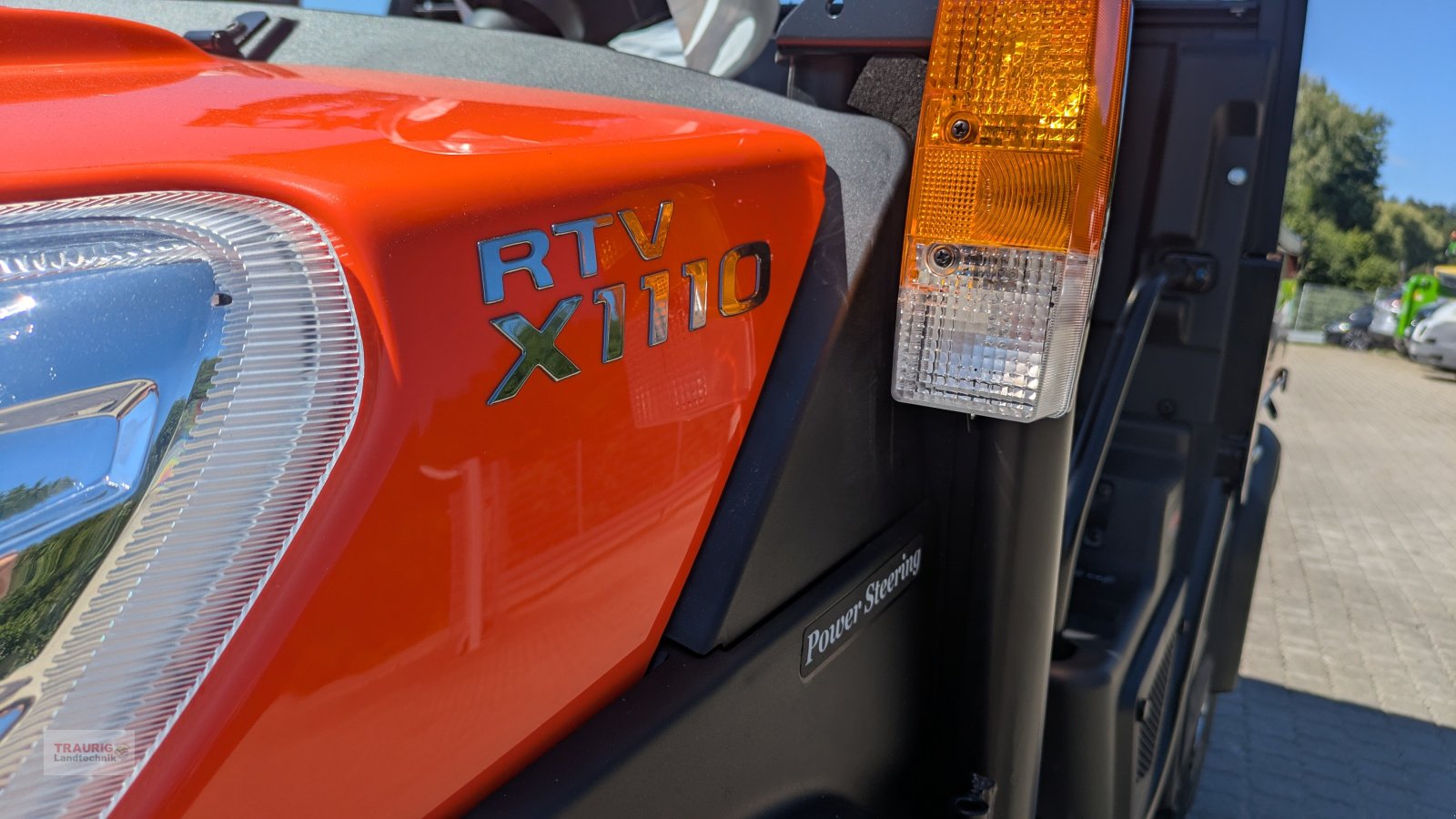 ATV & Quad des Typs Kubota RTVX-1110, Neumaschine in Mainburg/Wambach (Bild 2)