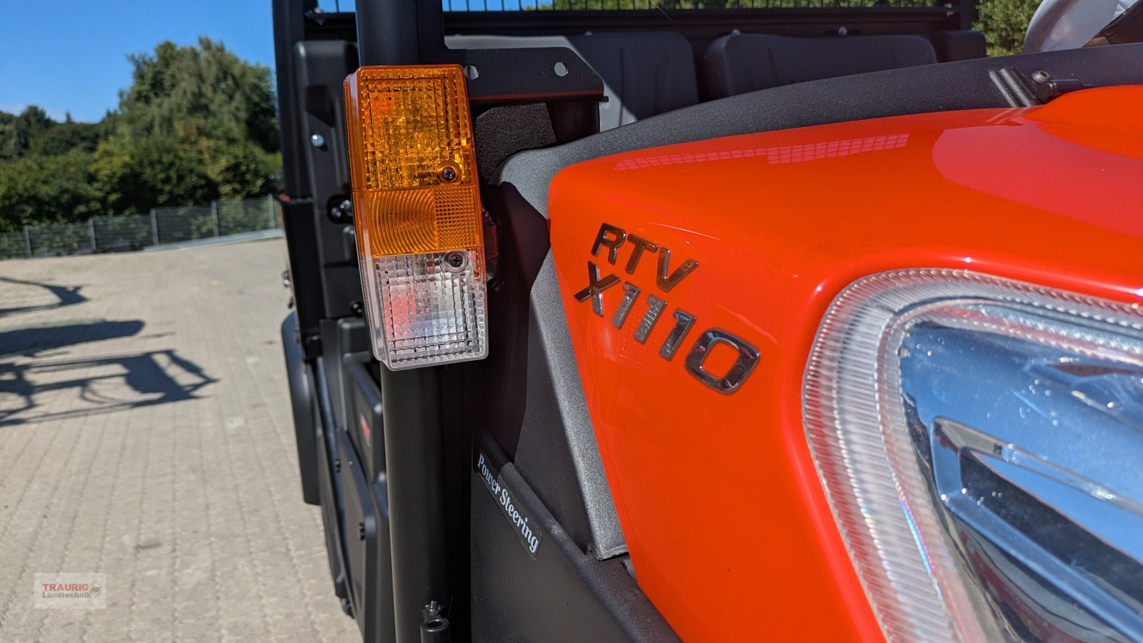 ATV & Quad des Typs Kubota RTVX-1110, Neumaschine in Mainburg/Wambach (Bild 3)