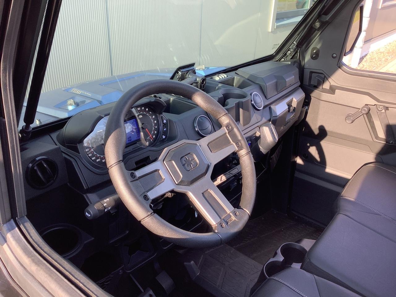 ATV & Quad Türe ait Polaris Ranger XP 1000 Premium ABS FullCab, Neumaschine içinde Greven (resim 11)