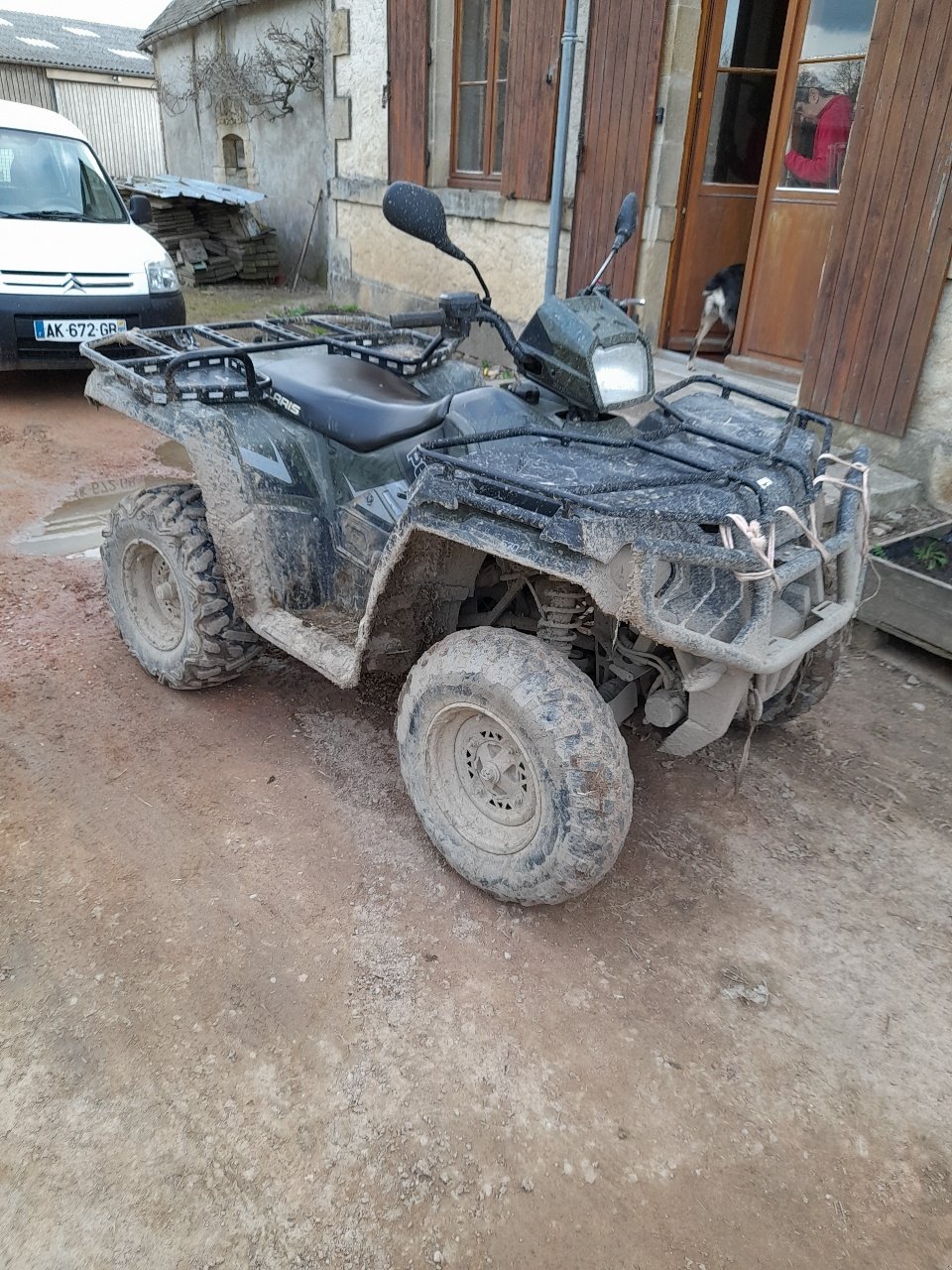 ATV & Quad des Typs Polaris Sportsman 570, Gebrauchtmaschine in VARENNES VAUZELLES (Bild 1)