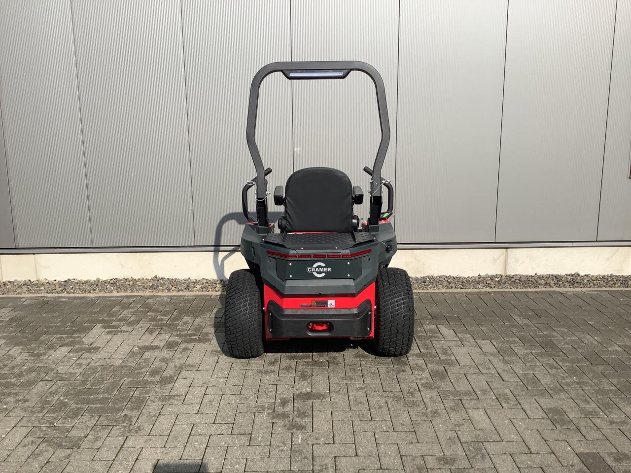 Aufsitzmäher of the type Cramer ZTC132R Elektro, Neumaschine in Greven (Picture 5)