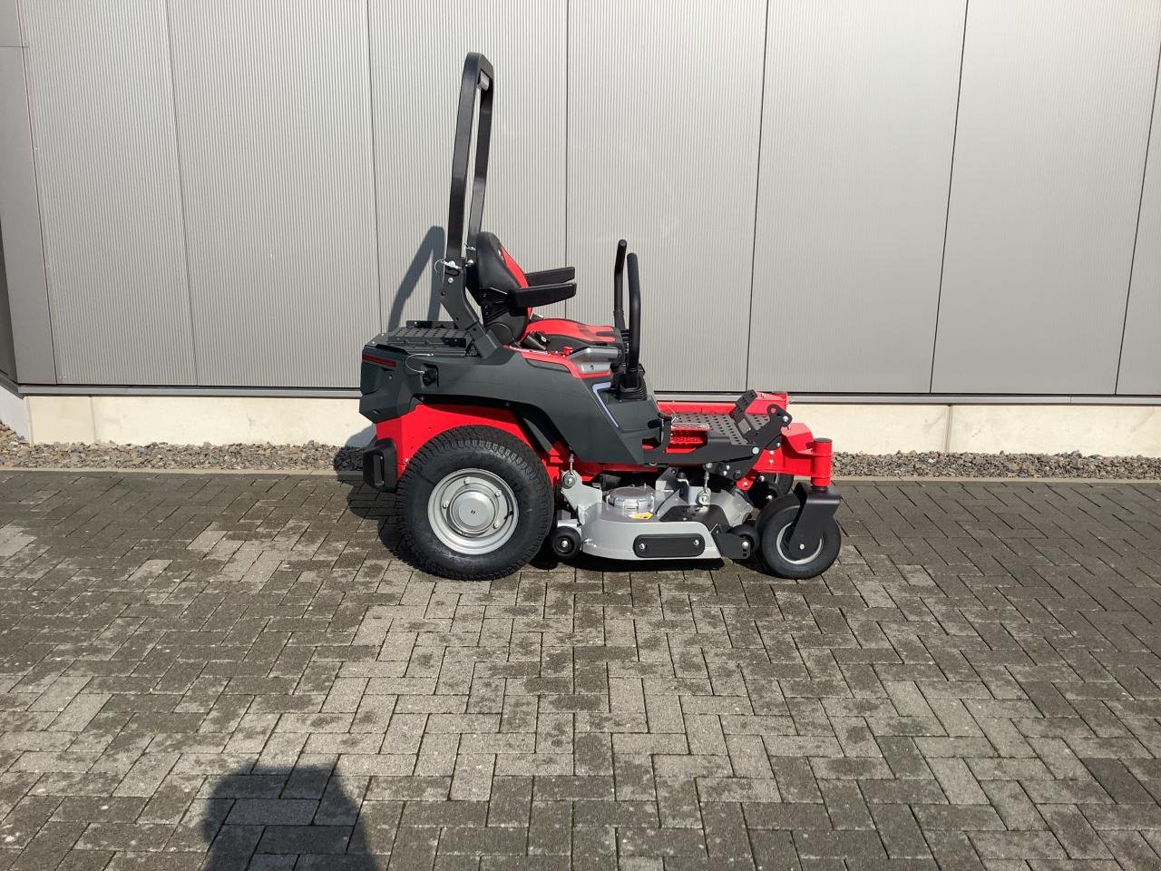 Aufsitzmäher of the type Cramer ZTC132R Elektro, Neumaschine in Greven (Picture 8)