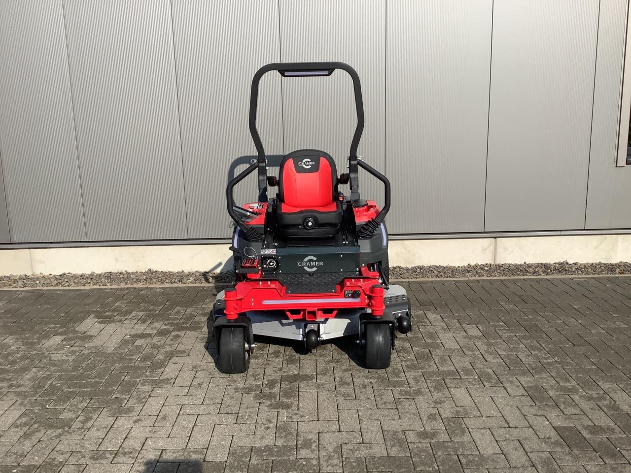 Aufsitzmäher of the type Cramer ZTC132R Elektro, Neumaschine in Greven (Picture 10)